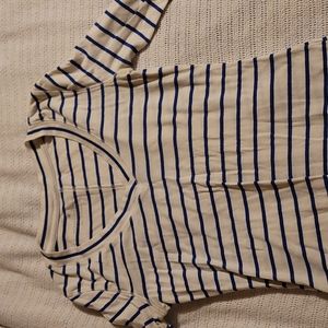 Women's Banana Republic Size M, 3/4 sleeve shirt, blue & cream striped 💙